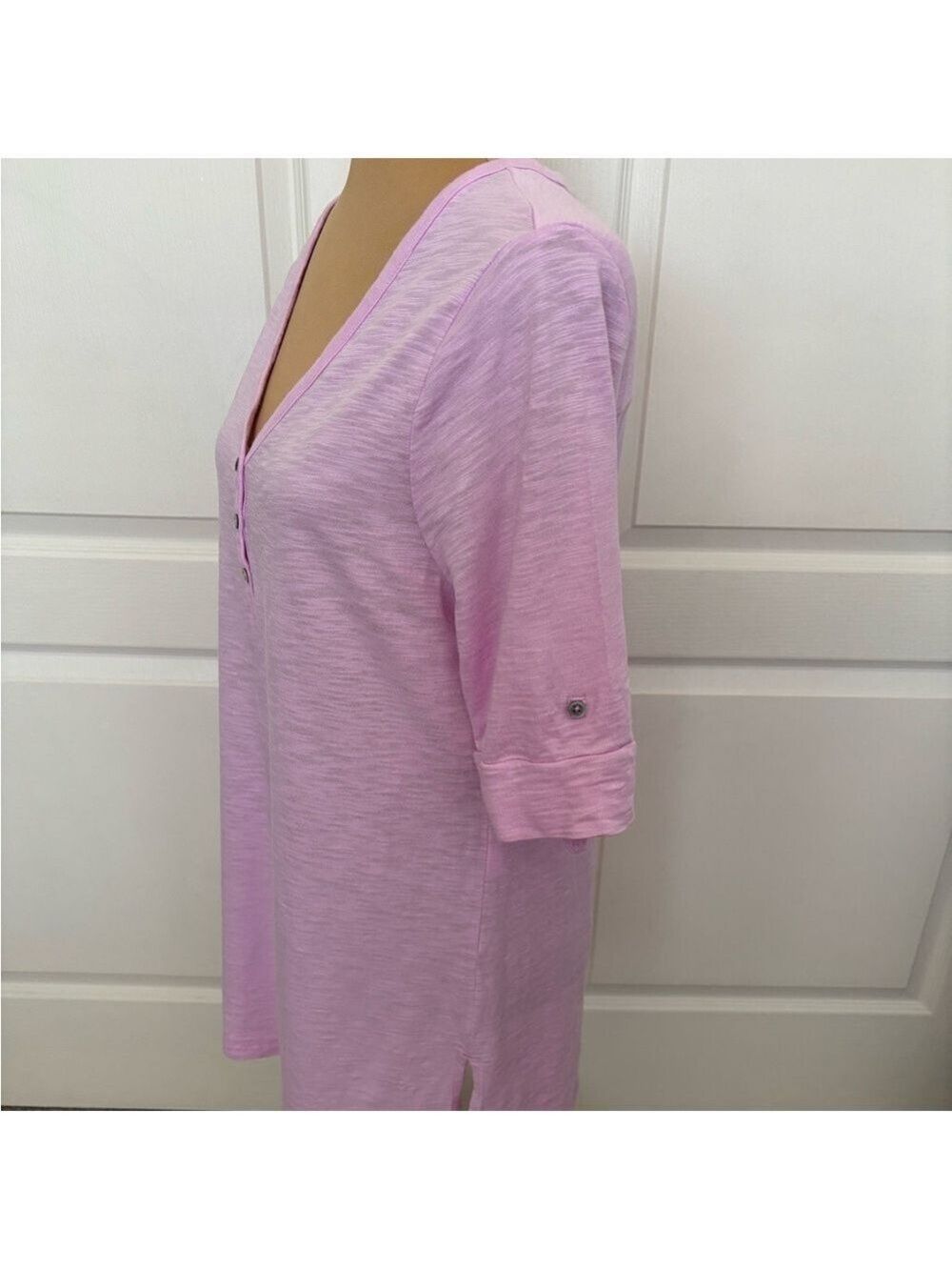 Chico’s Pinkish Lavender V-Neck Tunic Top | Relaxed Fit, 3/4 Tab Sleeves, Size M - Picture 4 of 10